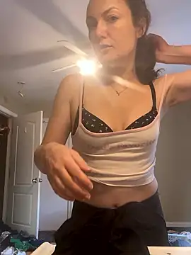 sexybriiiixoxo online show from April 14, 2026, 9:42 pm