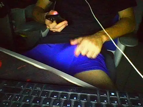 Snapshot of AlbertoRuiz086 chatting on October 13, 2025, 6:59 am AlbertoRuiz086 online show from October 13, 2025, 6:59 am