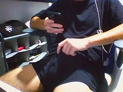 Snapshot of AlbertoRuiz086 chatting on October 25, 2025, 7:40 am AlbertoRuiz086 online show from October 25, 2025, 7:40 am