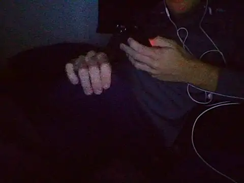 Snapshot of AlbertoRuiz086 chatting on October 10, 2025, 7:31 am AlbertoRuiz086 online show from October 10, 2025, 7:31 am