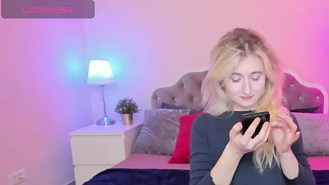 CamillaDreamer online show from November 27, 2025, 4:40 pm