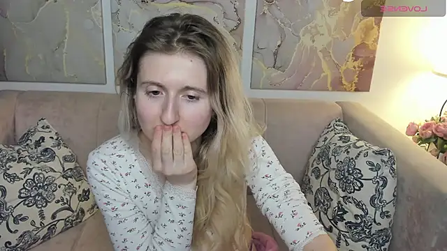Snapshot of CamillaDreamer chatting on May 15, 2026, 11:36 pm CamillaDreamer online show from May 15, 2026, 11:36 pm
