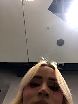 alexawinterrr online show from December 2, 2025, 8:32 pm