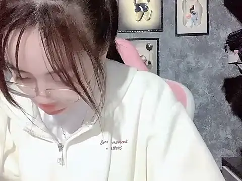 Ellie039 online show from November 5, 2025, 5:27 pm