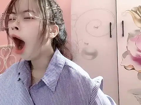 Ellie039 online show from November 1, 2025, 10:25 pm