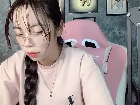 Ellie039 online show from October 17, 2025, 2:52 pm