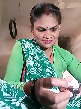 Snapshot of SHMA-77 chatting on November 13, 2025, 9:24 am SHMA-77 online show from November 13, 2025, 9:24 am