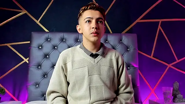 Lian Miller1  online show from November 10, 2025, 12:32 pm