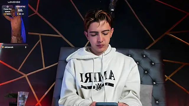 Lian Miller1  online show from December 1, 2025, 12:28 pm