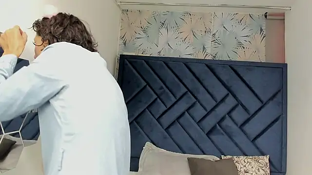 Valery More   online show from October 21, 2025, 12:04 pm