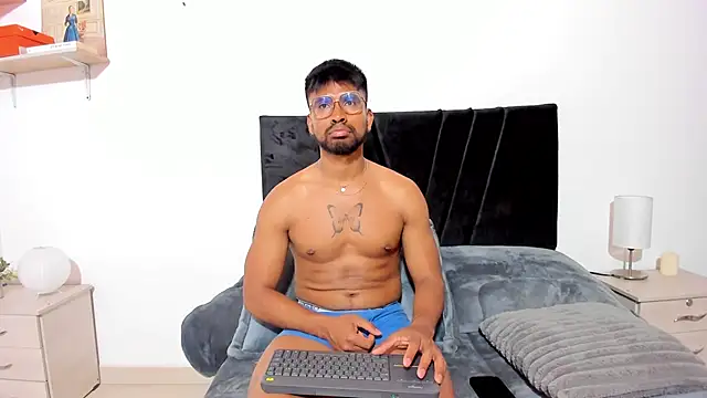 Taylormaccurdy  online show from February 28, 2026, 3:44 pm