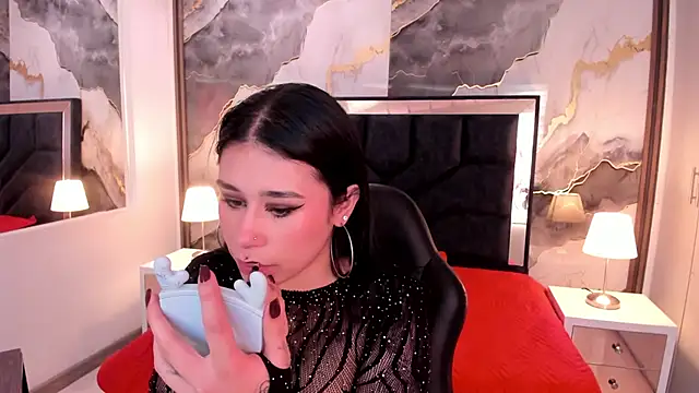 SusanVilla online show from November 20, 2025, 7:36 pm