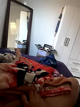 Snapshot of MCLZK chatting on November 10, 2025, 6:24 pm MCLZK online show from November 10, 2025, 6:24 pm