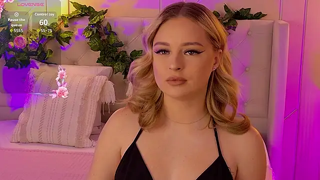 Snapshot of EllyLinn chatting on February 1, 2026, 5:11 pm EllyLinn online show from February 1, 2026, 5:11 pm