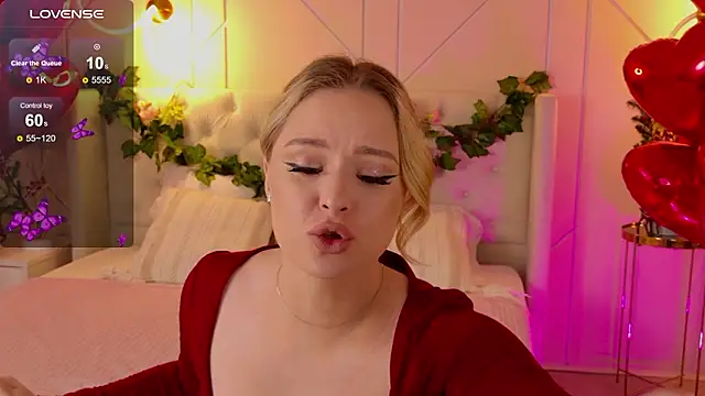 Snapshot of EllyLinn chatting on February 13, 2026, 5:24 pm EllyLinn online show from February 13, 2026, 5:24 pm