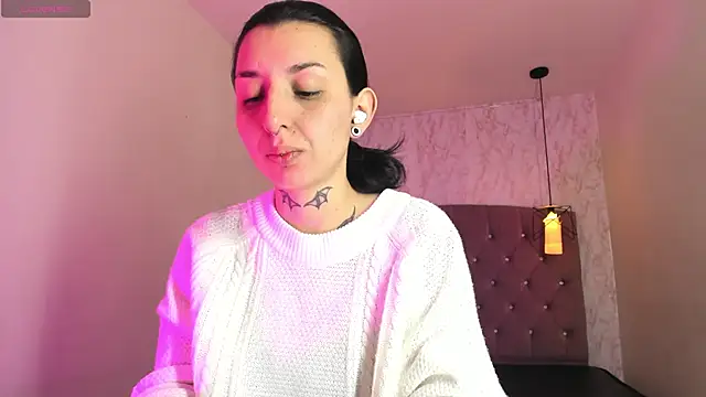 Iris  77 online show from December 18, 2025, 12:09 pm