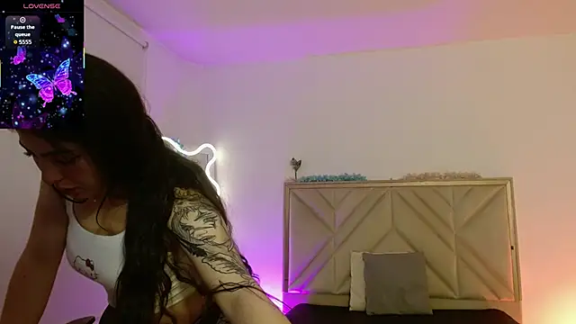 Ixchel tay online show from November 7, 2025, 3:44 am