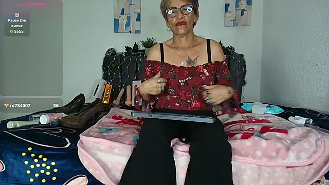 Devora mature65 online show from November 28, 2025, 7:03 pm