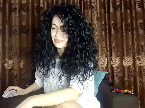 JadeLure online show from November 4, 2025, 3:05 pm