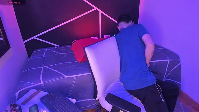 VynnyBlacke  online show from November 29, 2025, 11:16 pm