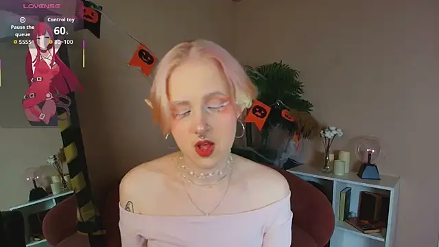 Snapshot of luna_son chatting on November 1, 2025, 9:52 pm luna son online show from November 1, 2025, 9:52 pm