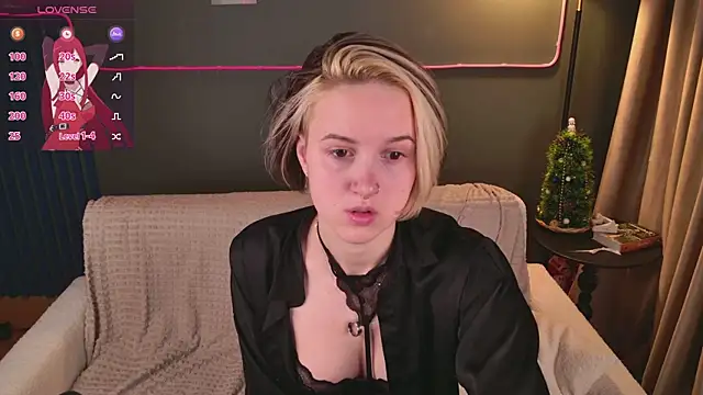 Snapshot of luna_son chatting on January 13, 2026, 9:19 pm luna son online show from January 13, 2026, 9:19 pm