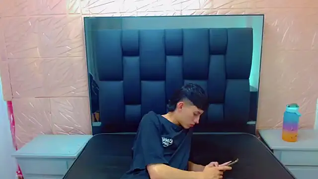 thaigo twink38 online show from November 11, 2025, 4:29 am