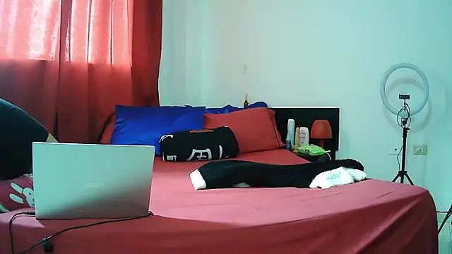 Snapshot of MissAsly chatting on December 5, 2025, 12:04 pm MissAsly online show from December 5, 2025, 12:04 pm