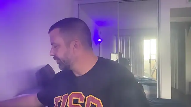 ThickRiver242 online show from April 21, 2026, 9:43 pm