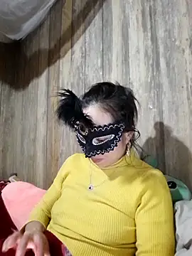 Tuyet xx online show from November 24, 2025, 1:33 pm