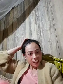 Tuyet xx online show from October 25, 2025, 2:07 pm