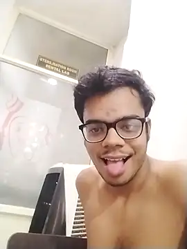 sexybobby13 online show from February 12, 2026, 8:25 am