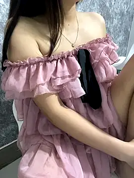 lee ly online show from December 5, 2025, 7:40 am