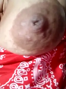 Snapshot of Hotmommax chatting on February 23, 2026, 7:47 pm Hotmommax online show from February 23, 2026, 7:47 pm