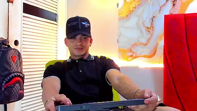 daniscot online show from December 18, 2025, 3:55 am