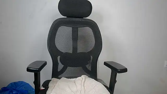 mooonlightbaby online show from April 4, 2026, 7:09 pm