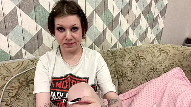 RebelKitsune online show from November 29, 2025, 6:08 pm