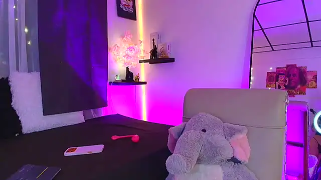 Sussyroxxx online show from July 28, 2026, 4:42 am