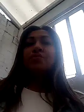 chloe  Jones  online show from November 14, 2025, 12:31 pm