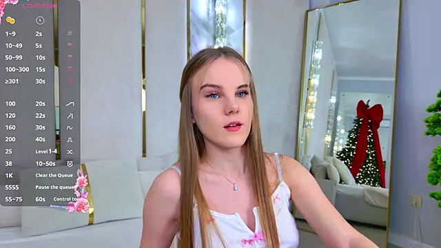 Lili Lohan online show from November 25, 2025, 5:02 pm