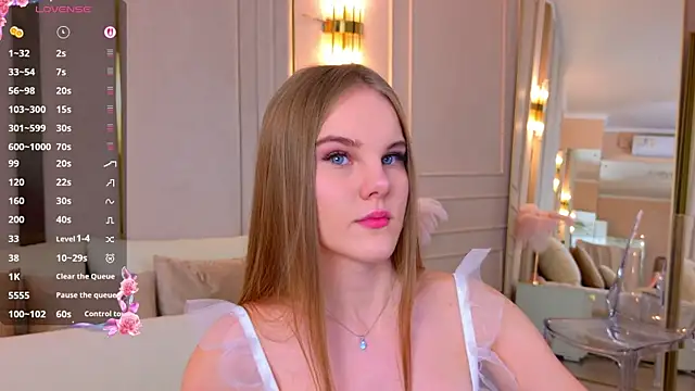 Lili Lohan online show from November 14, 2025, 5:05 pm