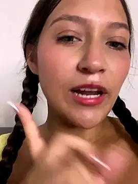 Snapshot of Cielo6925 chatting on October 15, 2025, 3:42 pm Cielo6925 online show from October 15, 2025, 3:42 pm