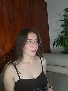 EmmaValencia  online show from February 2, 2026, 6:29 pm