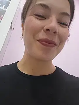 EmmaValencia  online show from January 7, 2026, 3:39 pm