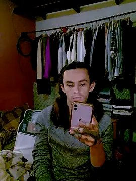 Snapshot of monroedelrey chatting on December 19, 2025, 2:41 pm monroedelrey online show from December 19, 2025, 2:41 pm