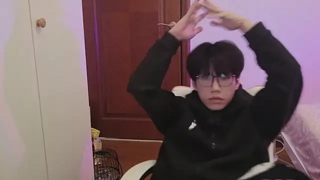 hangzi-0011 online show from February 1, 2026, 5:06 am