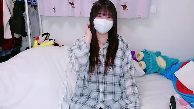 YUKINA 00 online show from April 5, 2026, 2:24 pm