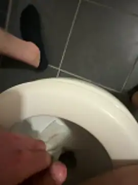 heet1998 online show from April 12, 2026, 4:32 pm