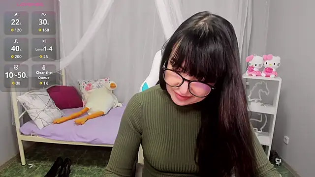 Snapshot of LindaRomero chatting on November 4, 2025, 9:57 am LindaRomero online show from November 4, 2025, 9:57 am