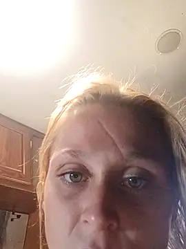 Snapshot of Queen2454 chatting on July 17, 2026, 6:38 pm Queen2454 online show from July 17, 2026, 6:38 pm